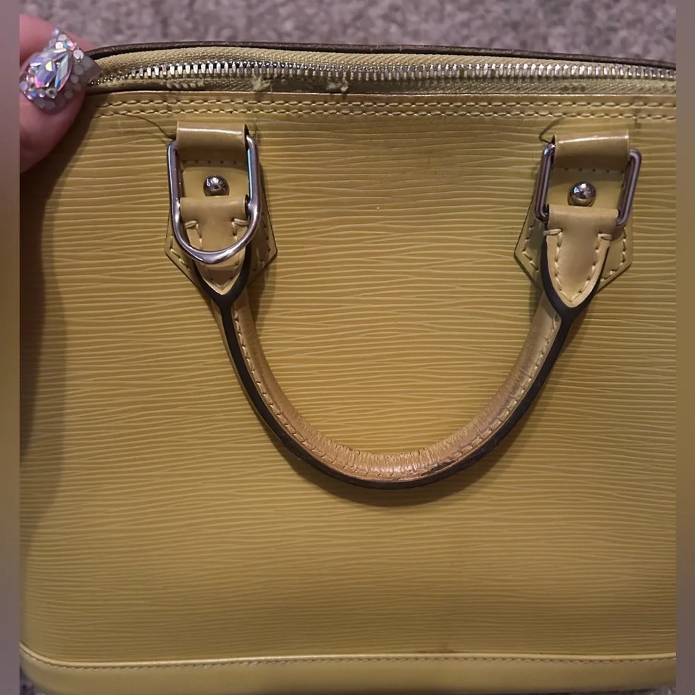 Yellow Authentic Lv Women's Handbag - Picture 3 of 13